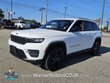 Used 2023 Jeep Grand Cherokee Altitude image 3