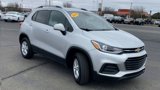 Used 2022 Chevrolet Trax LT w/ LT Convenience Package image 2