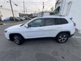 Used 2019 Jeep Cherokee Limited image 3