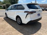 Used 2024 Toyota Sienna LE image 4
