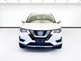 Used 2017 Nissan Rogue SV image 2