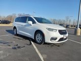 Used 2022 Chrysler Pacifica Touring-L image 4