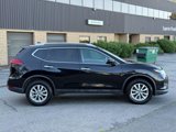 Used 2017 Nissan Rogue SV w/ SV Premium Package image 4