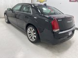 Used 2019 Chrysler 300 Touring w/ Chrome Appearance Package image 6