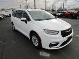 Certified 2023 Chrysler Pacifica Touring-L image 4