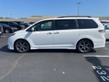 Used 2018 Toyota Sienna SE image 3