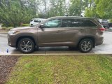 Used 2018 Toyota Highlander AWD V6 image 2