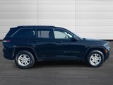 Used 2023 Jeep Grand Cherokee Laredo image 3