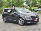 Used 2022 Chrysler Pacifica Touring-L w/ Uconnect Theater Family Group image 2