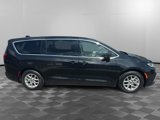 Used 2023 Chrysler Pacifica Touring-L image 5