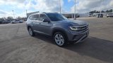 Used 2021 Volkswagen Atlas SE image 2