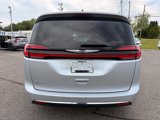Used 2023 Chrysler Pacifica Touring-L image 5