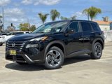 Used 2024 Nissan Rogue SV image 2