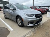 Used 2021 Chrysler Pacifica Touring-L image 4