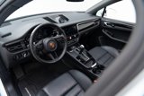 Certified 2022 Porsche Macan image 4