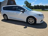 Used 2023 Chrysler Pacifica Limited image 3