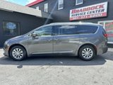 Used 2018 Chrysler Pacifica Touring-L image 2