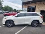 Used 2018 Toyota Highlander LE image 2