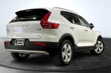 Used 2022 Volvo XC40 T5 Momentum image 2