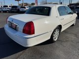 Used 2010 Lincoln Town Car Signature Limited image 3