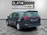 Used 2023 Chrysler Pacifica Touring-L image 3