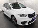 Used 2024 Chrysler Pacifica Pinnacle w/ Trailer Tow Group image 3