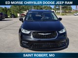 Used 2022 Chrysler Pacifica Touring-L image 2