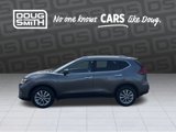 Used 2017 Nissan Rogue SV image 2