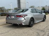 Used 2023 Toyota Camry SE image 3