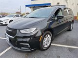 Used 2023 Chrysler Pacifica Touring-L image 3