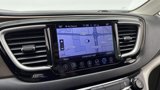 Used 2017 Chrysler Pacifica Touring-L image 4