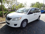 Used 2009 Volkswagen Routan S image 2