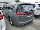 Used 2021 Chrysler Pacifica Touring-L image 3