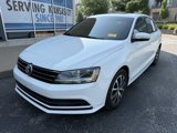 Used 2017 Volkswagen Jetta SE image 2