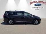 Used 2017 Chrysler Pacifica Platinum image 2