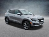 Used 2022 Kia Seltos EX image 2