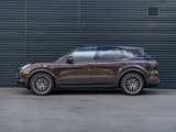 Certified 2022 Porsche Cayenne Platinum Edition image 2
