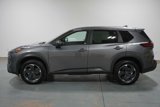 Used 2024 Nissan Rogue SV image 2