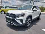Used 2024 Volkswagen Taos SE w/ Panoramic Sunroof Package image 4