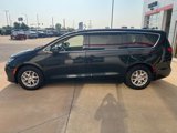 Used 2023 Chrysler Pacifica Touring-L image 4
