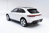Certified 2022 Porsche Macan image 3