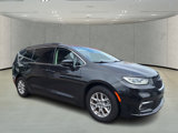 Used 2022 Chrysler Pacifica Touring-L image 3