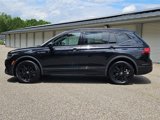Used 2022 Volkswagen Tiguan SE R-Line image 2