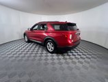 Used 2021 Ford Explorer XLT image 3