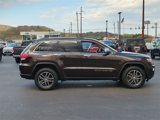 Used 2017 Jeep Grand Cherokee Limited image 2