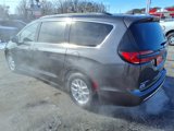 Used 2022 Chrysler Pacifica Touring-L image 6