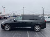 Used 2023 Chrysler Pacifica Limited image 6
