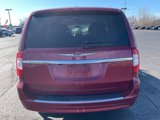 Used 2016 Chrysler Town & Country Touring image 4