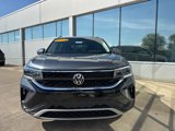 Used 2022 Volkswagen Taos SE image 2