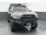 Used 2016 Toyota Tacoma TRD Off-Road image 2